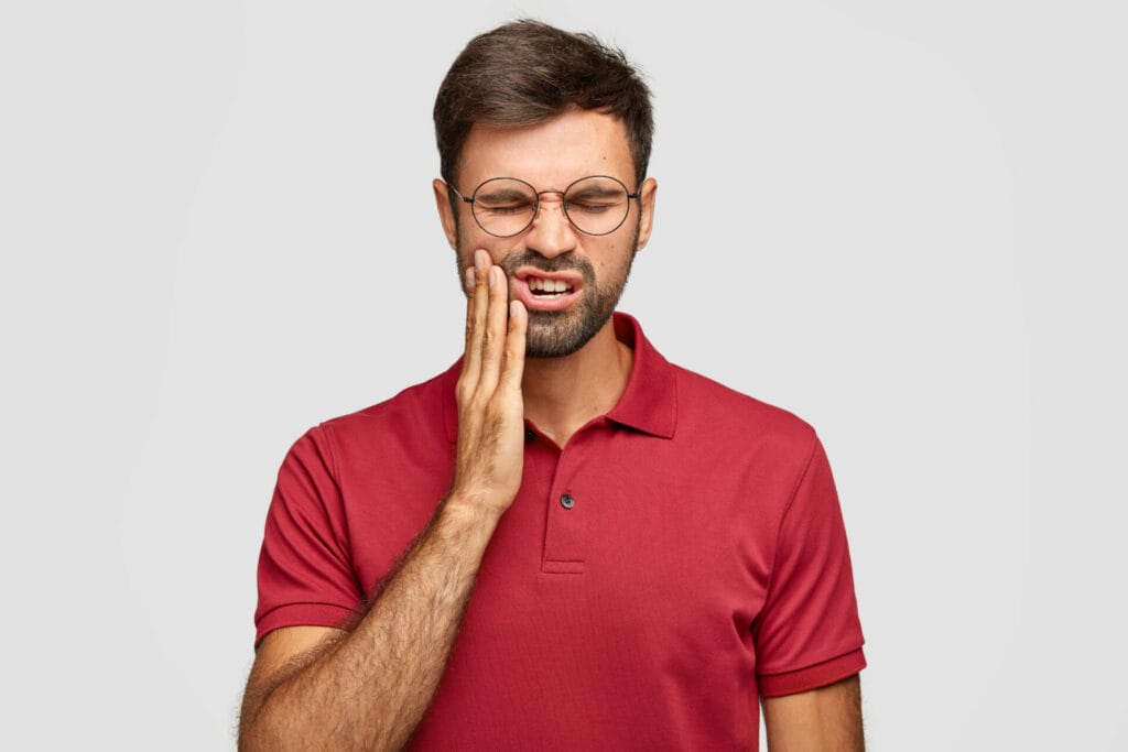 paciente con sensibilidad dental que se queja de dolor